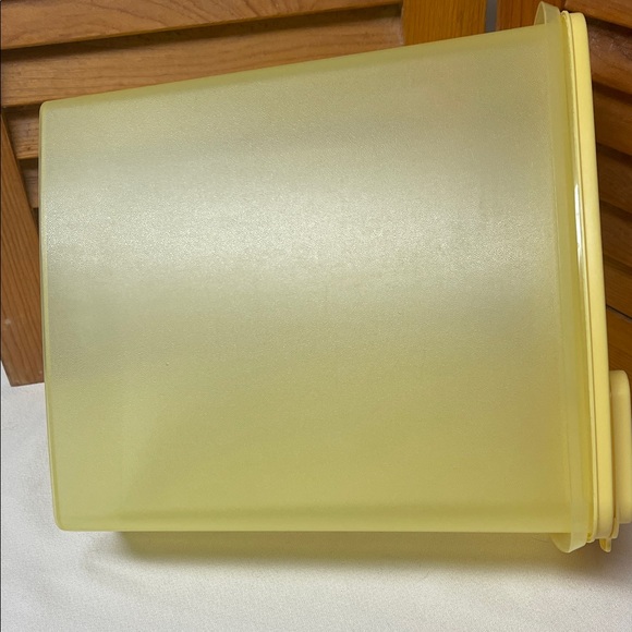 Tupperware Large Cereal Storage Container - Picture 12 of 16